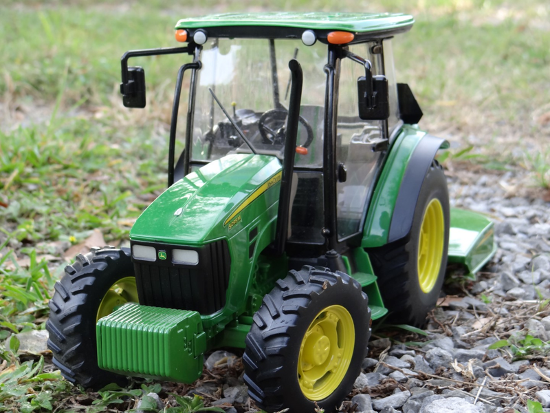 Illustration for article titled Tractor Thursday 1:16 ERTL John Deere 5095M w/ Mower